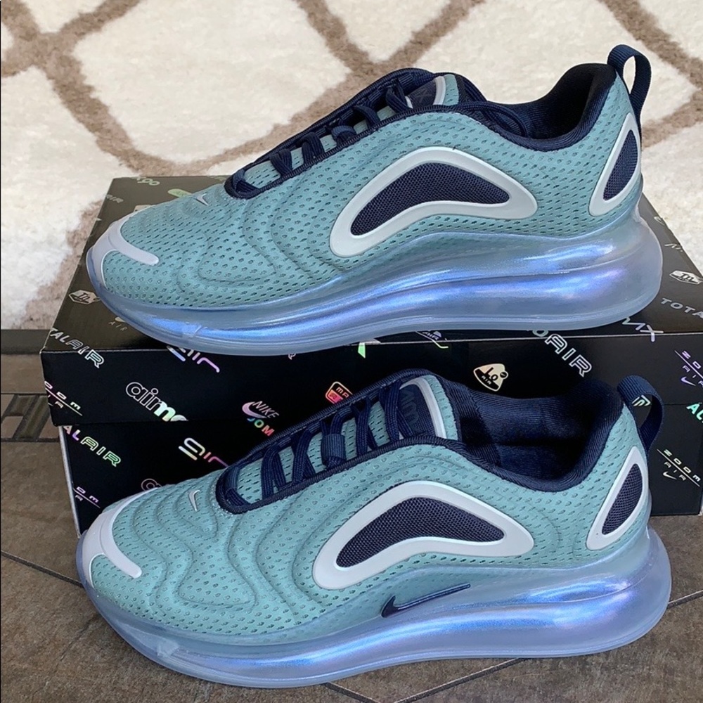 WMNS NIKE AIR MAX 720 Metallic Silver/Midnight Nav - Picture 15 of 16
